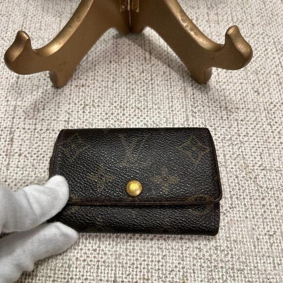 Louis Vuitton Monogram Multicles 6 Keys Holder - Picture 2 of 5